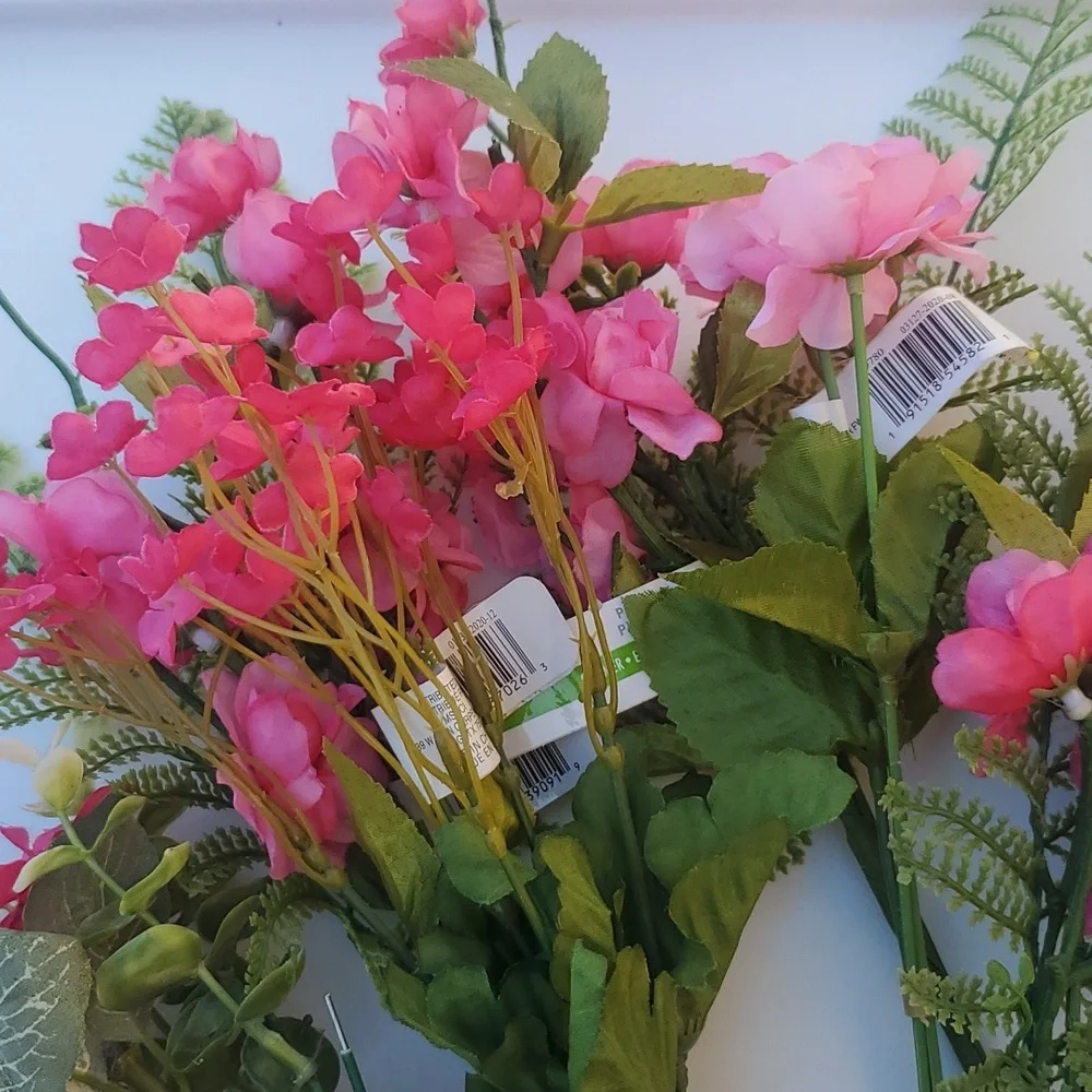ASSORTED BUNDLE OF PINK FAUX FLOWERS